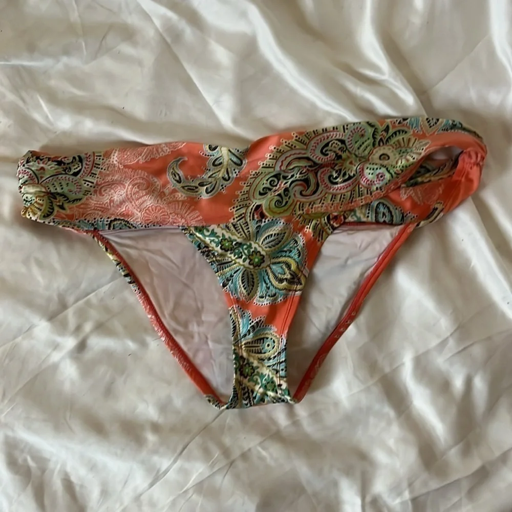 Quintsoul 2 Piece Swimsuit - Picture 3 of 6